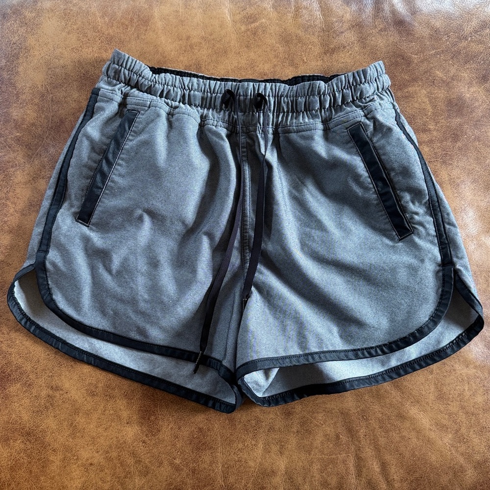 Lululemon Varsity High Rise 2.5” Short Sz 2 Earl Grey Black OG Vintage 2030
